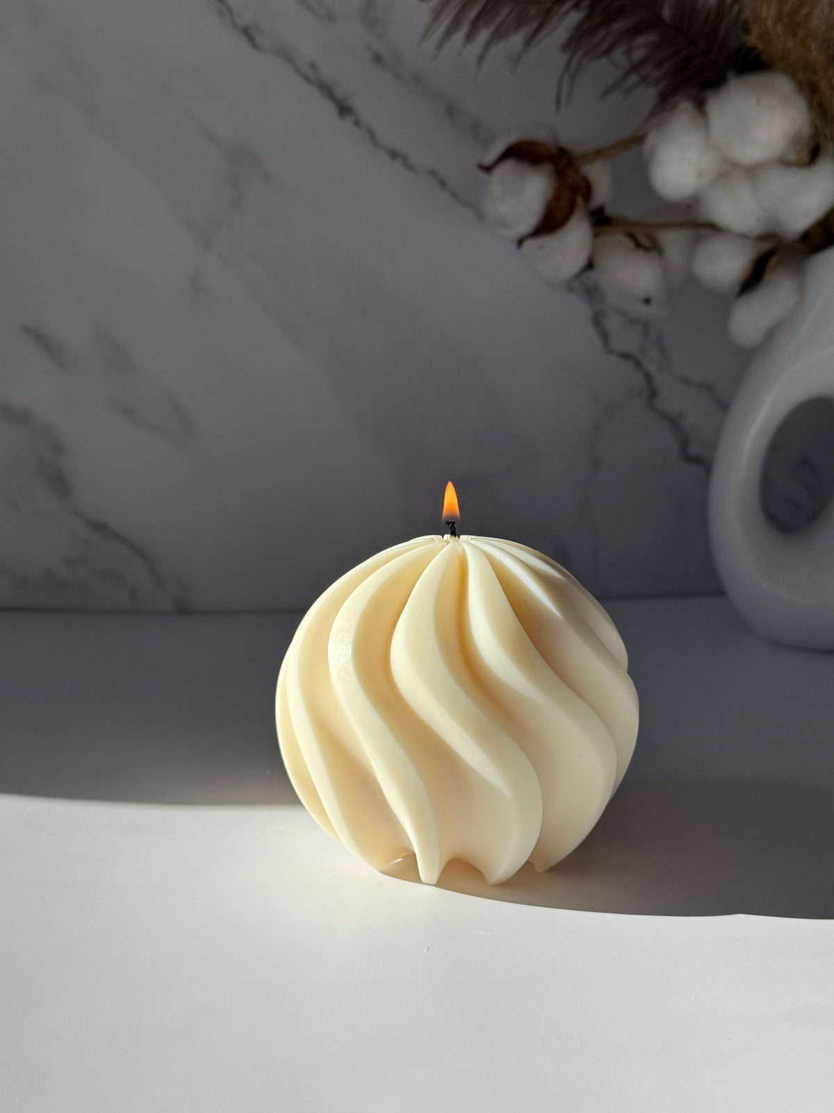 LIVIA candle